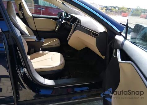 2013 Tesla Model S Performance z USA, uszkodzony, nr VIN 5YJSA1CP2DFP04423